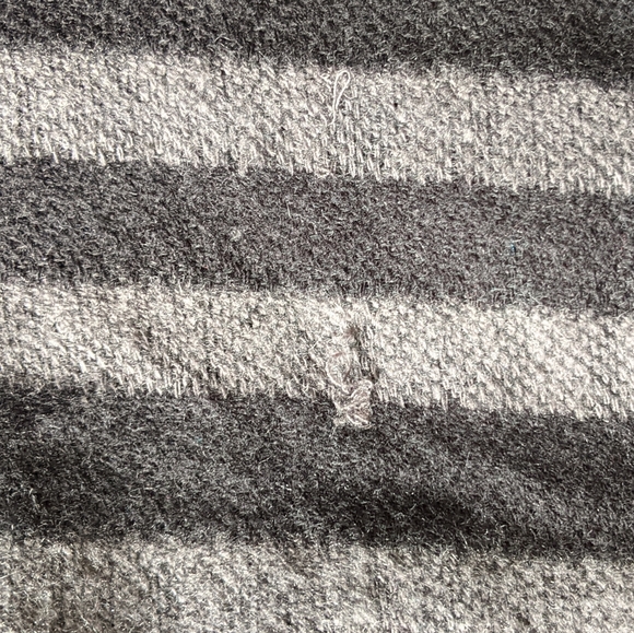 BB Dakota | reversible black & gray poncho - Picture 10 of 10